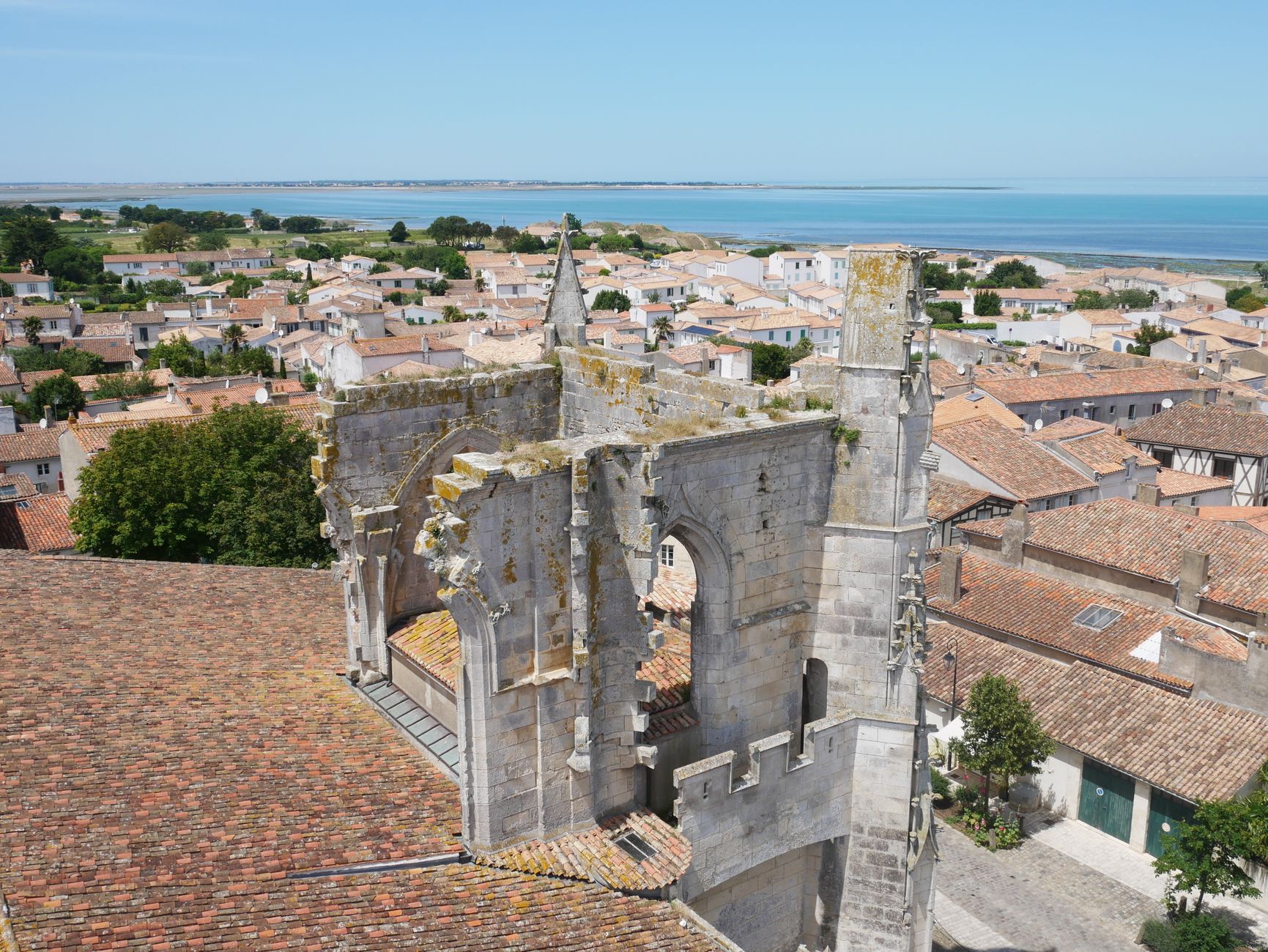 Bâchage de toiture équipe à Pantin